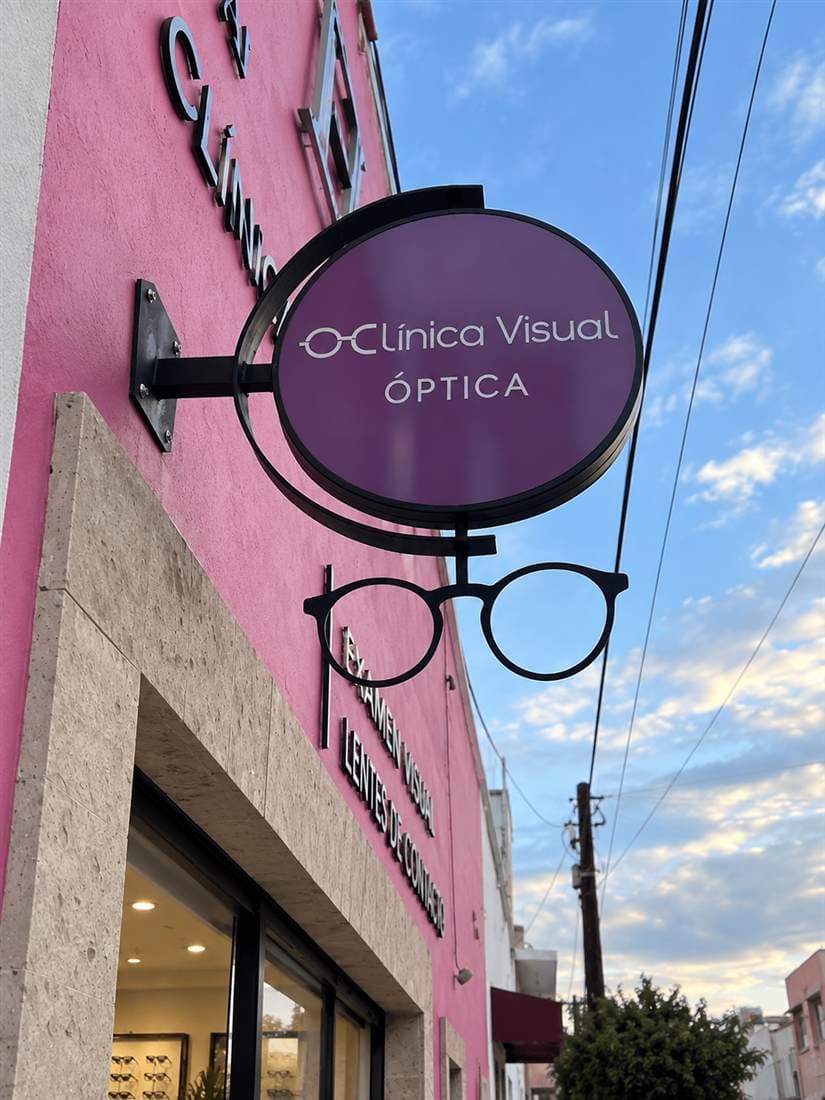 Letrero de Clínica Visual Óptica