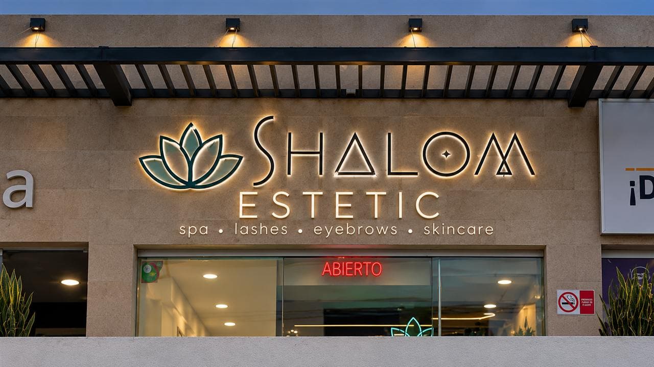 Letrero de fachada iluminado de Shalom Estetic